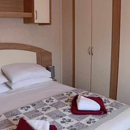 Palm 1 Park Home With Hot Tub 스와니지 외부 사진