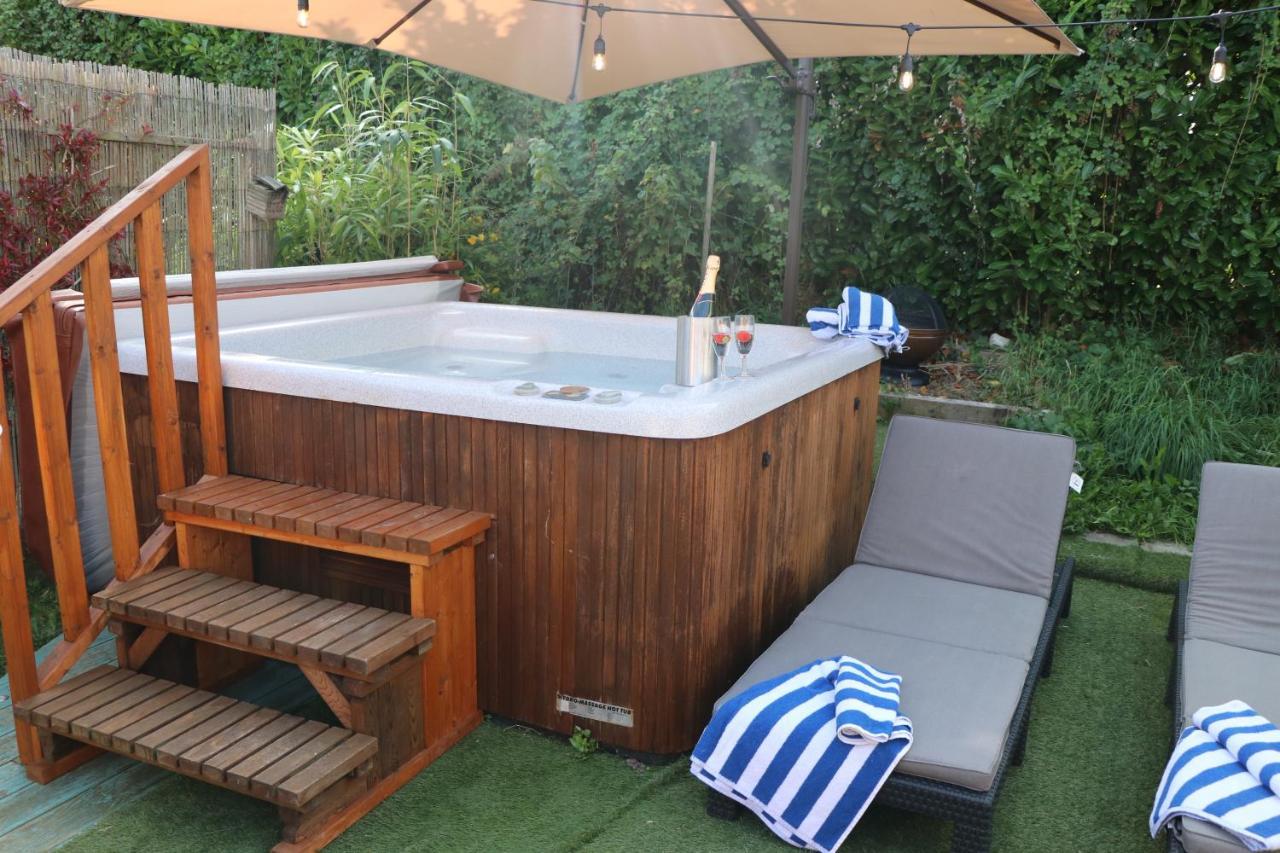 Palm 1 Park Home With Hot Tub 스와니지 외부 사진