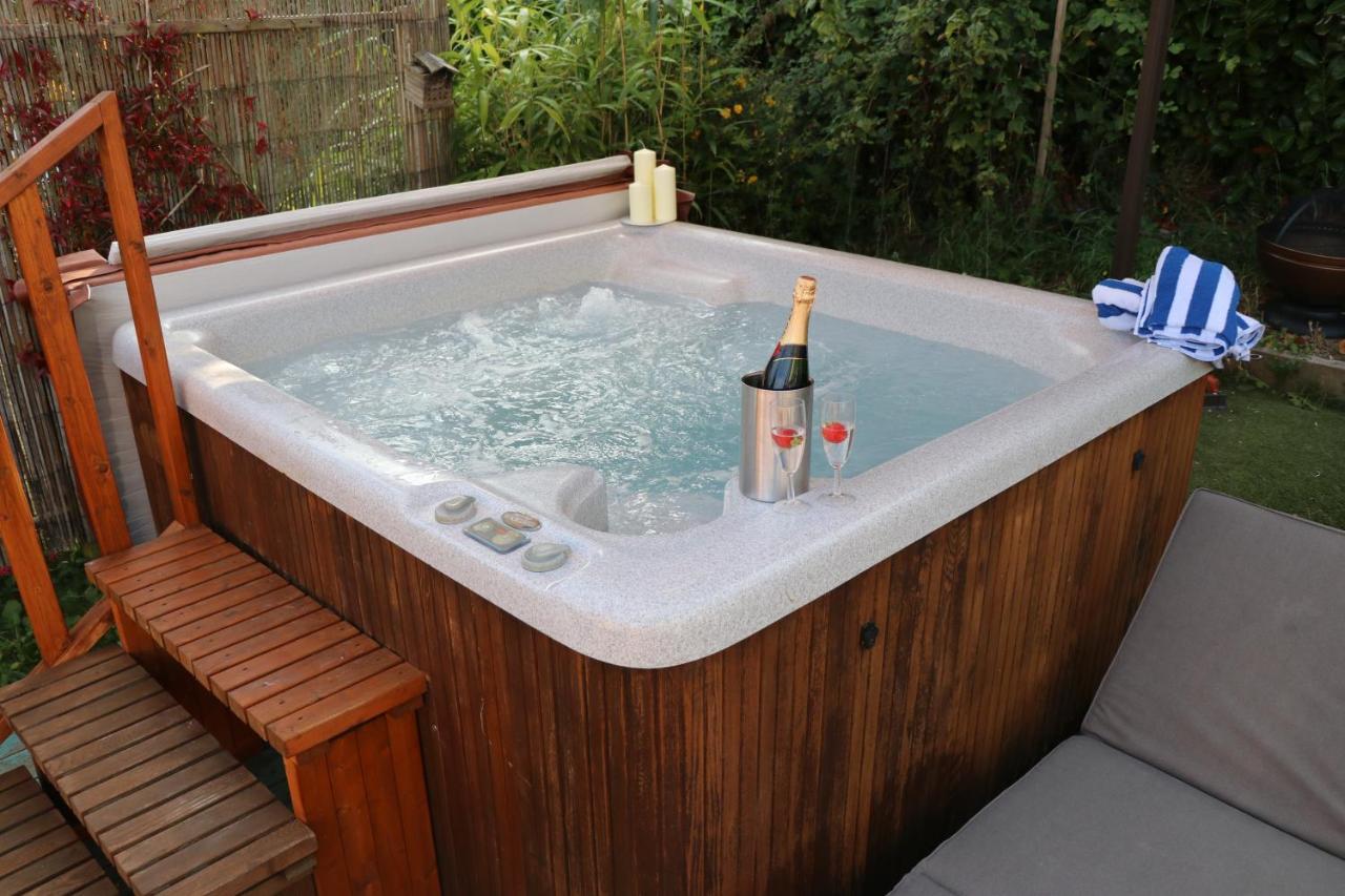Palm 1 Park Home With Hot Tub 스와니지 외부 사진