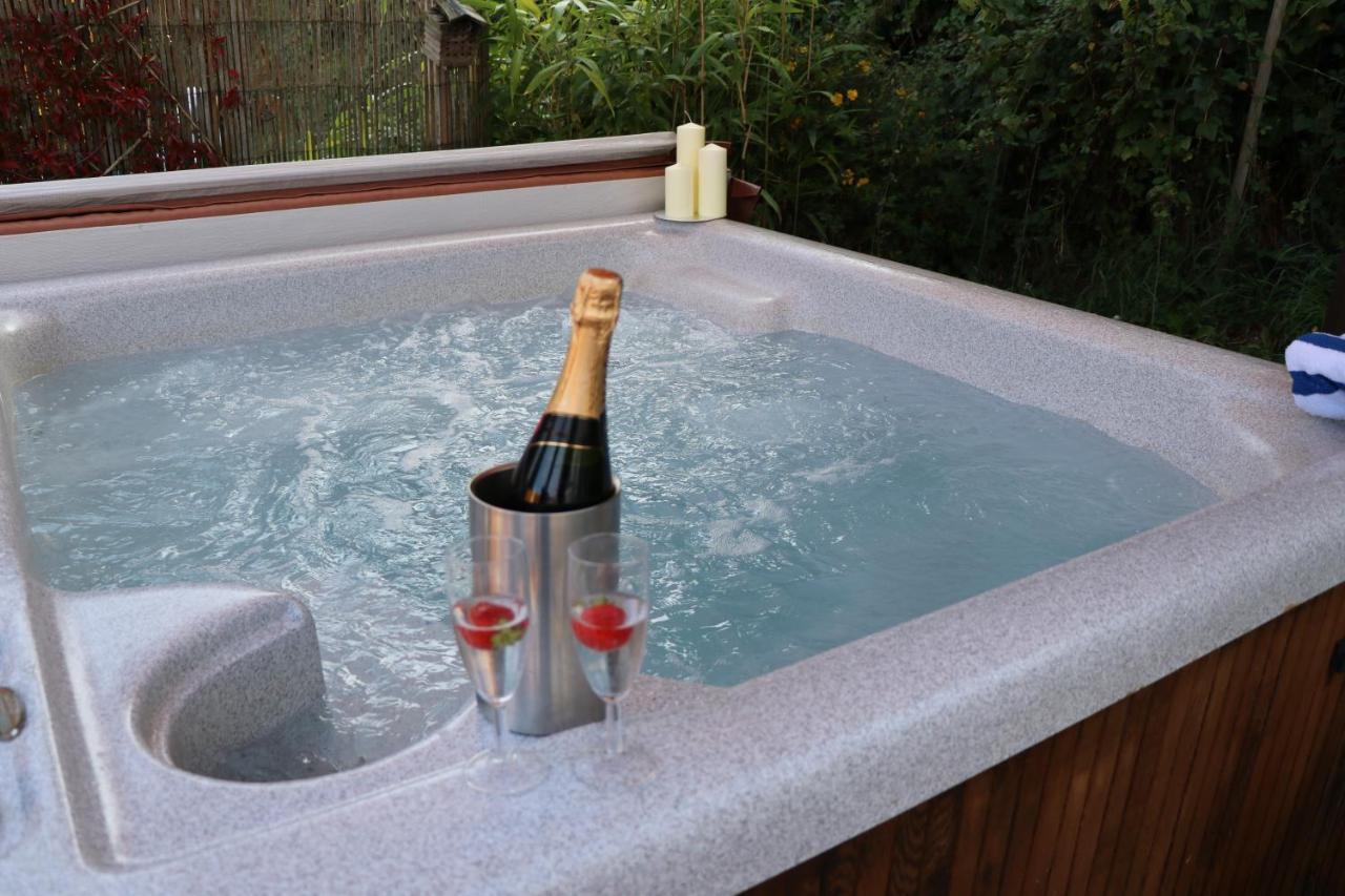 Palm 1 Park Home With Hot Tub 스와니지 외부 사진