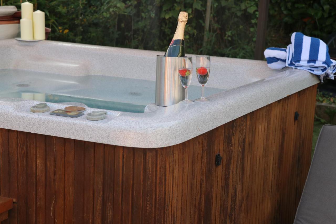 Palm 1 Park Home With Hot Tub 스와니지 외부 사진