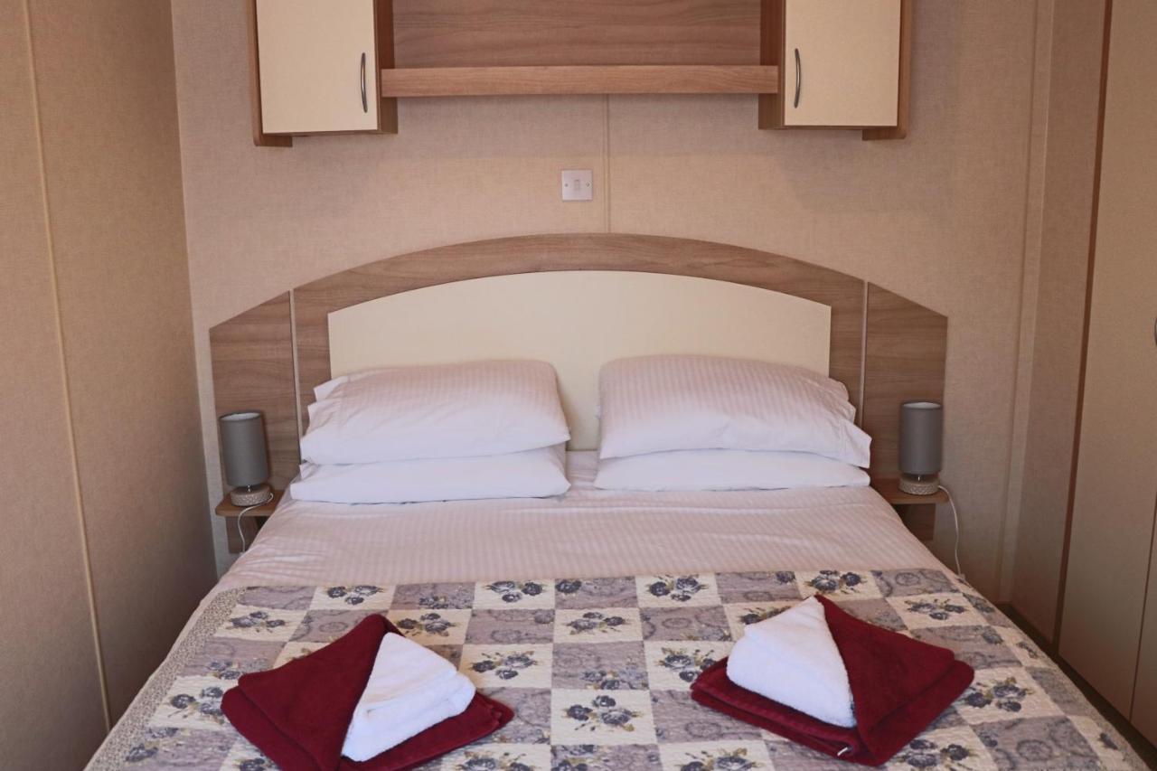 Palm 1 Park Home With Hot Tub 스와니지 외부 사진