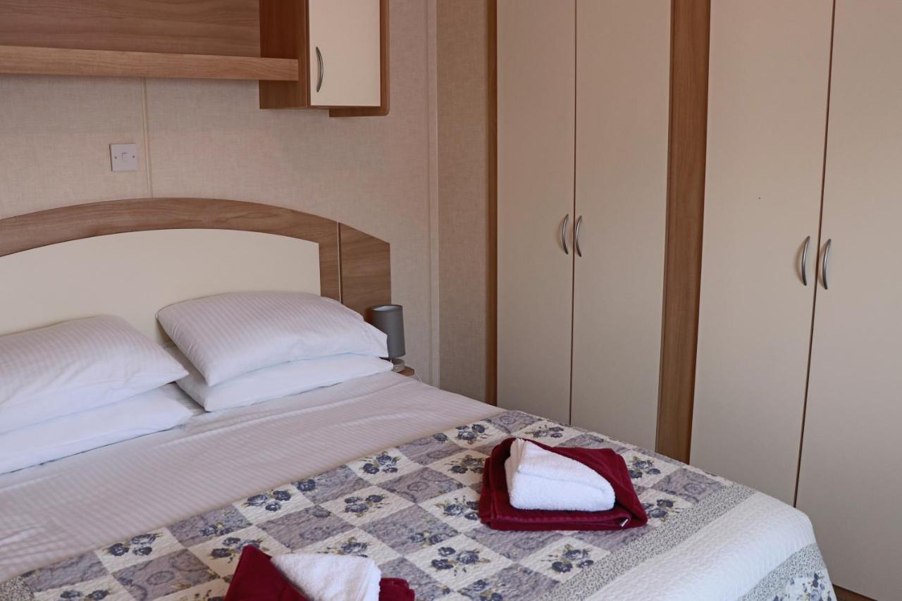 Palm 1 Park Home With Hot Tub 스와니지 외부 사진