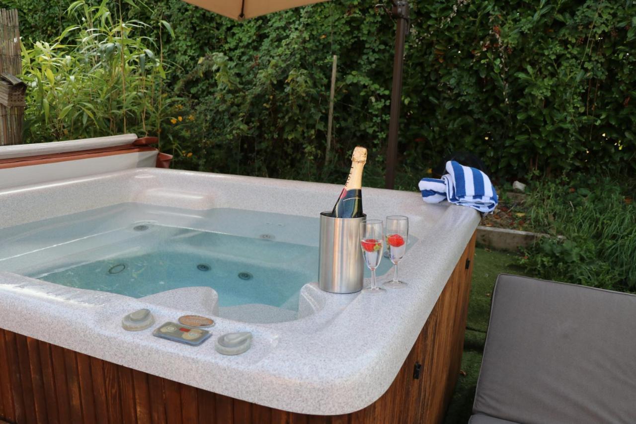 Palm 1 Park Home With Hot Tub 스와니지 외부 사진